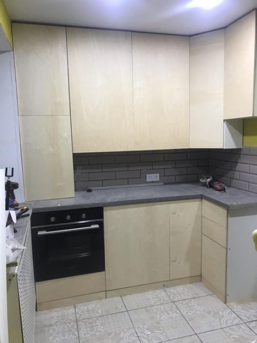 Всем доброго дня, сделала с подругой кухню своими руками, в пределах 10 т. р от проектировки, распила, сборки и до регулировки дверок! 03