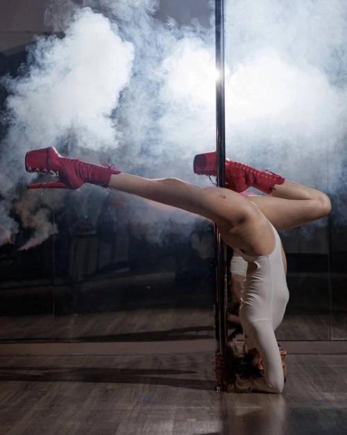 Учительница занималась взрослыми, горячими вещами. 01