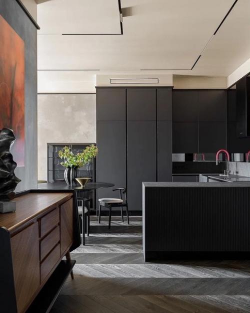 Интерьер кухни - гостиной в тёмных тонах. 03