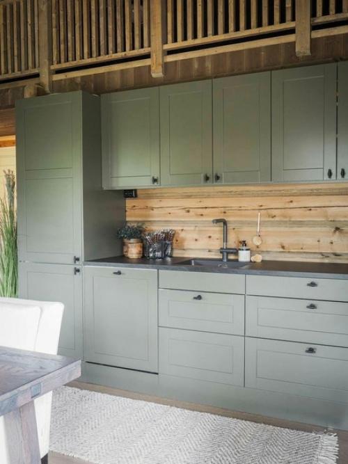 Уютный дизайн кухни - гостиной в загородном доме. 01