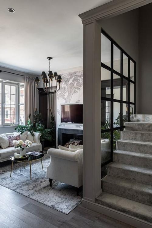 Много зеркал и обои на потолке! 02