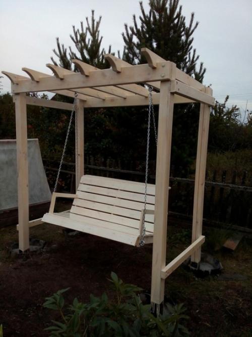 Как же приятно посидеть, покачаться на качели после трудного дня! 01