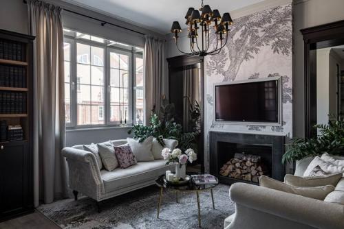 Много зеркал и обои на потолке! 01