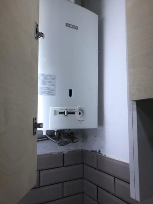 Всем доброго дня, сделала с подругой кухню своими руками, в пределах 10 т. р от проектировки, распила, сборки и до регулировки дверок! 02