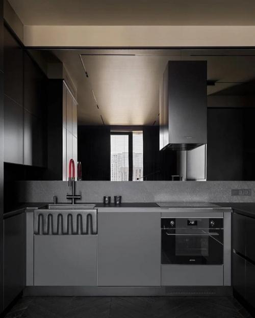 Интерьер кухни - гостиной в тёмных тонах. 04