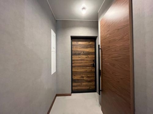 Подготовили под продажу двухуровневая евро 3 к квартира. 09