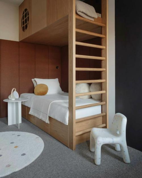 Этот проект стал примером того, как можно объединить визуальную гармонию и функциональность в одном пространстве. 04