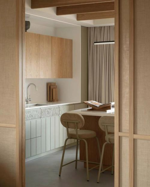 Этот проект стал примером того, как можно объединить визуальную гармонию и функциональность в одном пространстве. 09