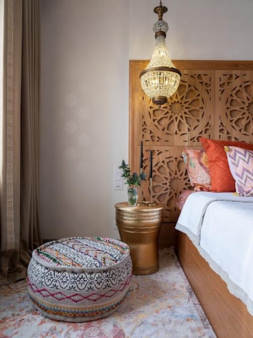 Один из способов оригинально оформить интерьер комнаты - заменить классические прикроватные тумбочки на что-нибудь другое. 01