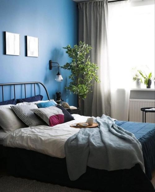 Эта однушка не была особо примечательной: кухня с выходом на лоджию, спальня, санузел. 04