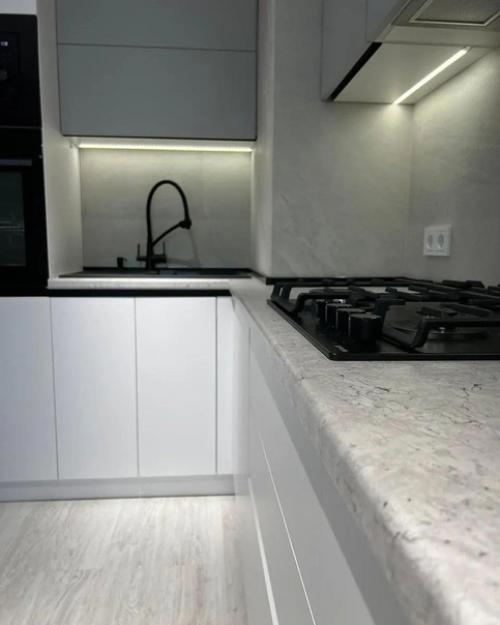 Ну а это моя новенькая кухня после капитального ремонта. 02