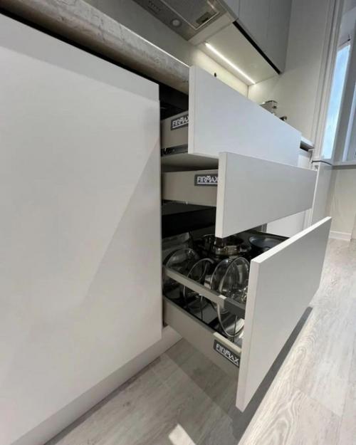 Ну а это моя новенькая кухня после капитального ремонта. 05