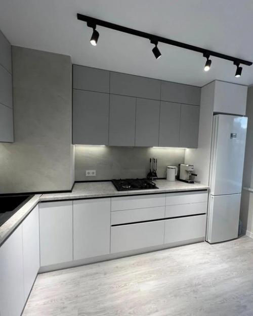 Ну а это моя новенькая кухня после капитального ремонта. 01