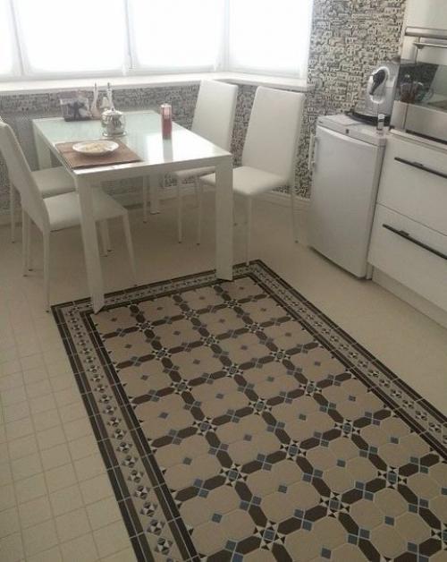 Керамический коврик из плитки на полу. 02