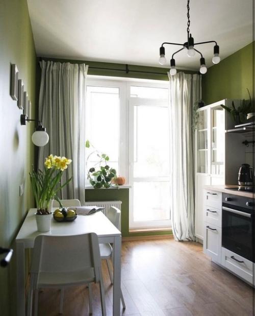 Эта однушка не была особо примечательной: кухня с выходом на лоджию, спальня, санузел. 03