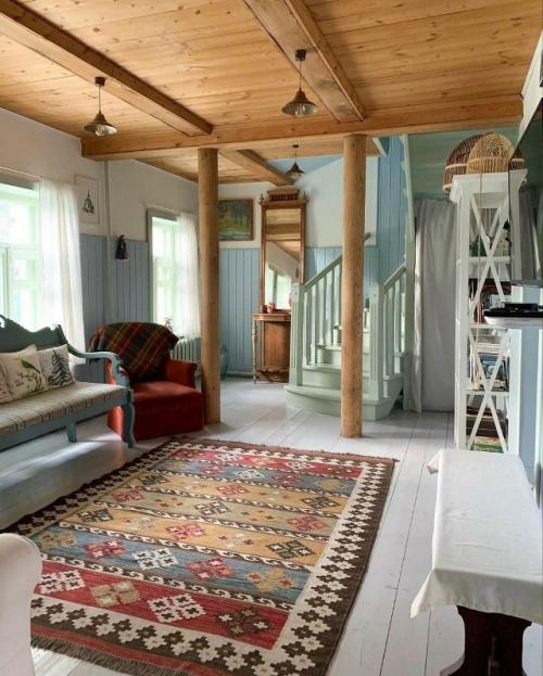 С первых минут этот дом очаровывает своей уютной, почти сказочной атмосферой. 07