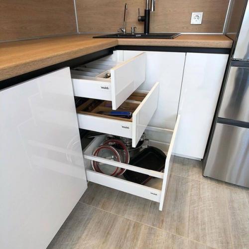 Кухня небольшая, поэтому выжал из нее максимум. 07