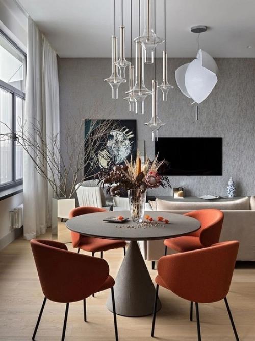 При оформлении этого интерьера вдохновились видом из окна - объемными кронами деревьев, уходящими вдаль. 03