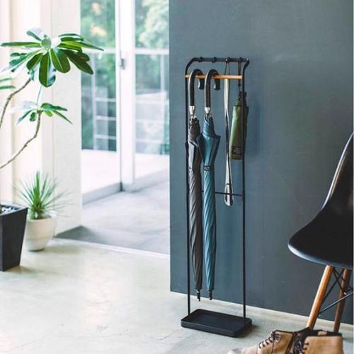 Подставка для зонтов в виде цилиндра подойдет, если у вас зонт - трость. 01