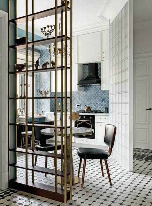 Старинный фонд в самом сердце Петербурга диктует свои правила. 01