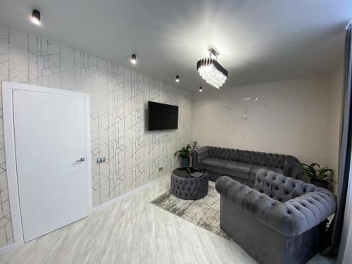 Свежий ремонт.  Большая кухня. 03