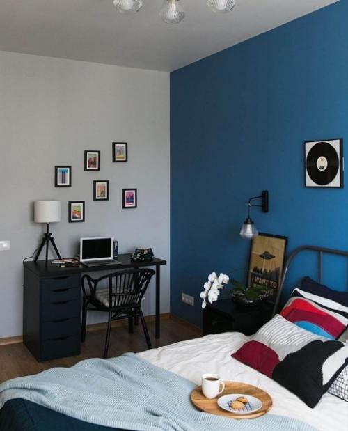 Эта однушка не была особо примечательной: кухня с выходом на лоджию, спальня, санузел. 05