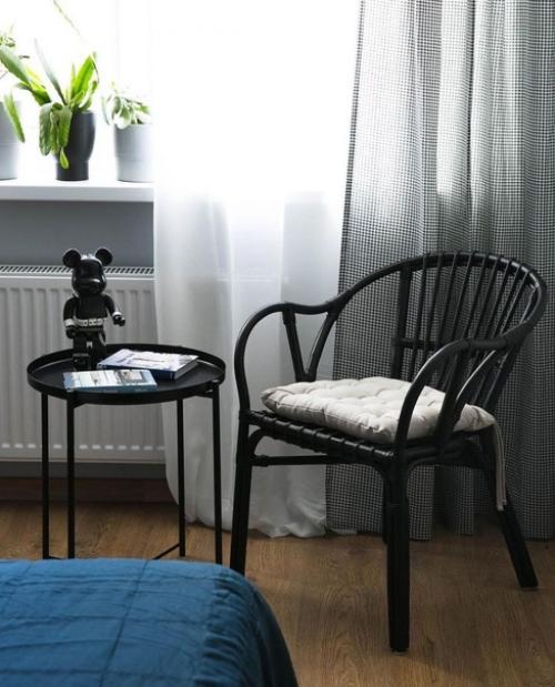 Эта однушка не была особо примечательной: кухня с выходом на лоджию, спальня, санузел. 06