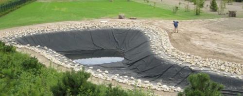 Устройство пруда с пленочной гидроизоляцией. 06