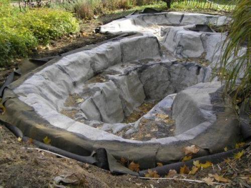 Устройство пруда с пленочной гидроизоляцией. 01