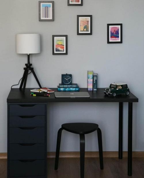 Эта однушка не была особо примечательной: кухня с выходом на лоджию, спальня, санузел. 07