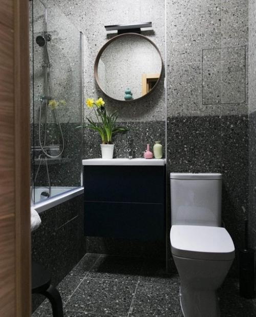 Эта однушка не была особо примечательной: кухня с выходом на лоджию, спальня, санузел. 08