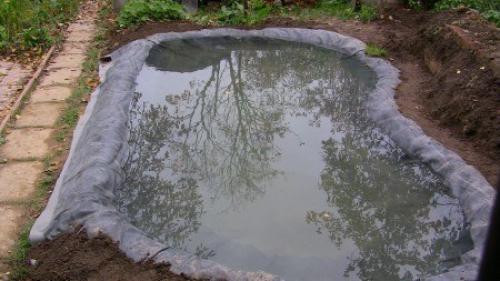 Устройство пруда с пленочной гидроизоляцией. 05