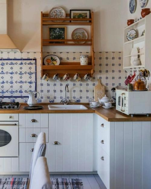 С первых минут этот дом очаровывает своей уютной, почти сказочной атмосферой. 01