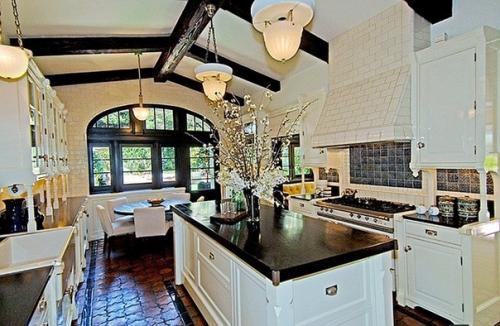 Особняк звезды голливудских боевиков Джеймса стэтхэма: большое поместье в средиземноморском стиле расположено в аутпост - истейтсе, лос-анжелес. 09