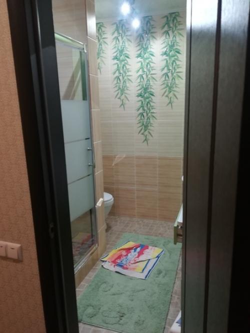 Как вам такой вид ванной комнаты, полы с подогревом от батарей. 03