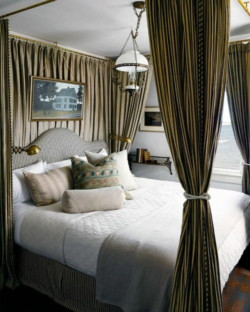 Это гармоничное сочетание смелой цветовой палитры и натуральных материалов, создающих атмосферу стиля, тепла и благородства. 01