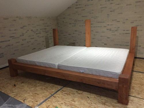 Из остатков бруса, после строительства, еще и кровать получилось сделать! 02