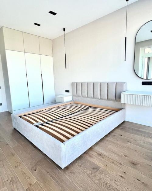 В квартире 2 спальни, кухня - гостиная, техническая комната с гардеробом. 03