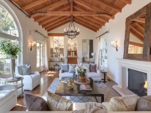 Дом американской супермодели, актрисы и певицы Тайры бэнкс: калифорнийский особняк 1926 года выполнен в колониальном стиле. 03