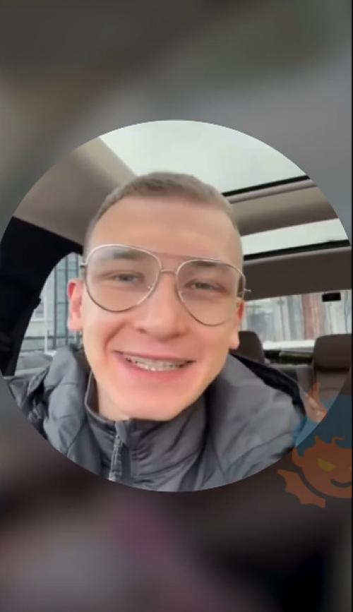 Парни, если вы думаете, что купите мерс, будете рядом, станете хорошим и девушка точно ваша. 01