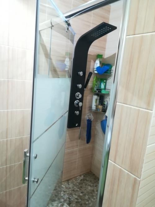 Как вам такой вид ванной комнаты, полы с подогревом от батарей. 02