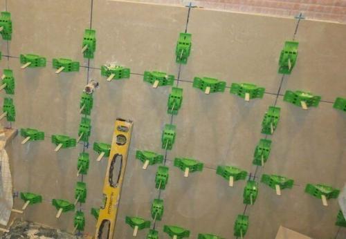 Укладка кафеля с использованием системы выравнивания плитки СВП. 06