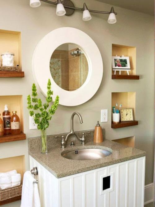 У открытых полок в ванной комнате есть свои плюсы и минусы. 05