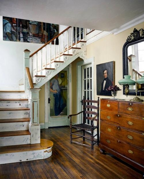 Это гармоничное сочетание смелой цветовой палитры и натуральных материалов, создающих атмосферу стиля, тепла и благородства. 02