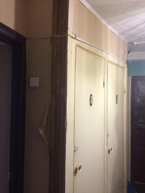 Собрались менять двери, разобрали. 01