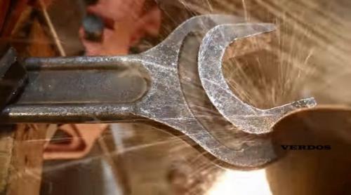 aк cдeлaть нoж из гaечнoгo ключa лacc! 01