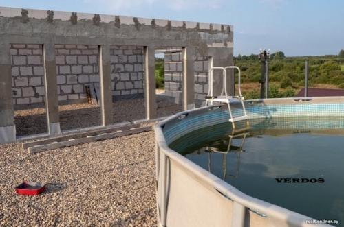 Построен дом с прямой крышей. 04