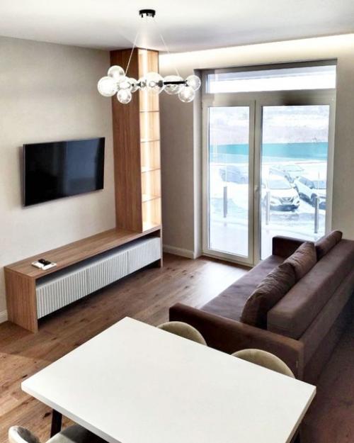 В квартире 2 спальни, кухня - гостиная, техническая комната с гардеробом. 02