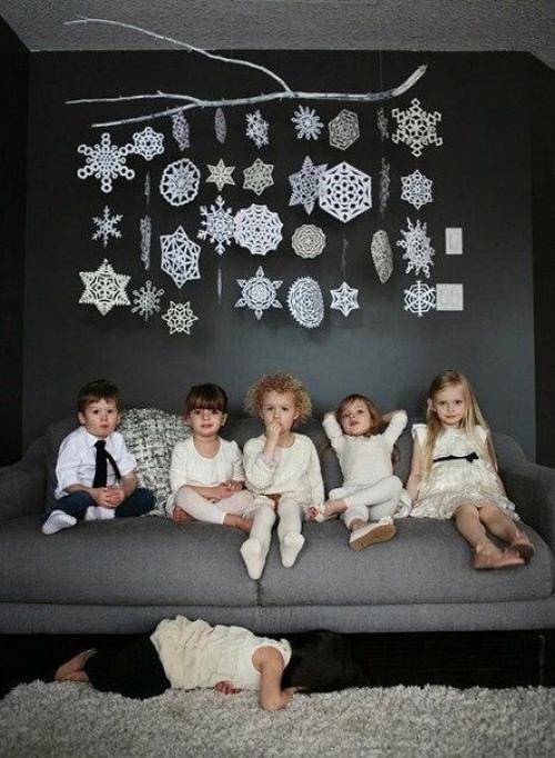 В одной черной - черной комнате, стояла черная - черная елка. 05