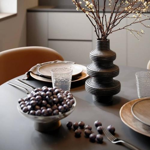 Лаконичная кухня с лёгким применением колор - блокинга. 05